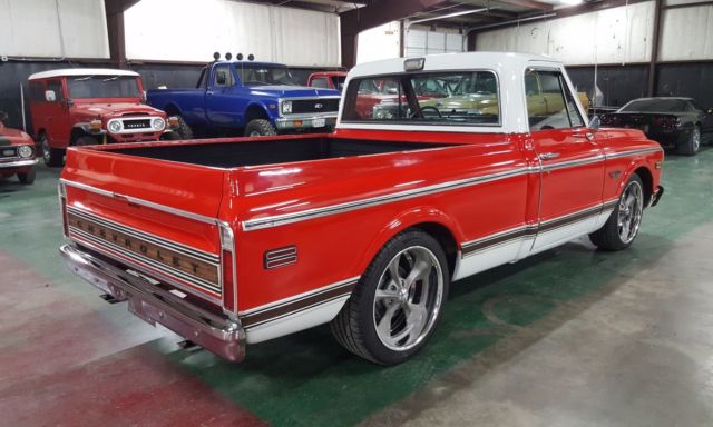 1970 Red / White Chevrolet C-10