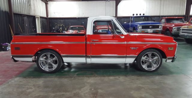 1970 Red / White Chevrolet C-10