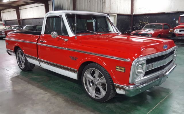 1970 Red / White Chevrolet C-10