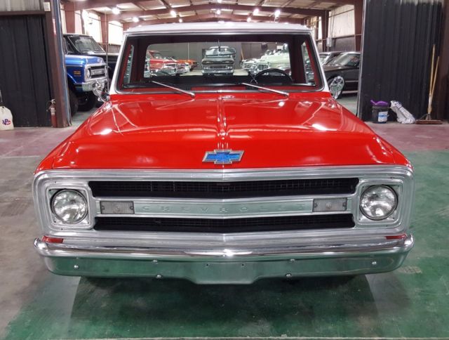 1970 Red / White Chevrolet C-10