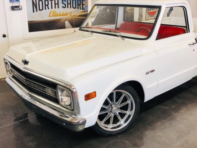 1970 White Chevrolet C-10 Pick Up