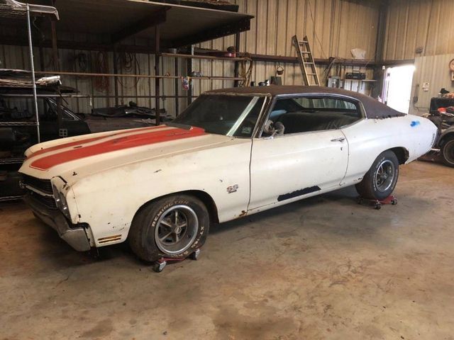 1970 White Chevrolet Chevelle Coupe