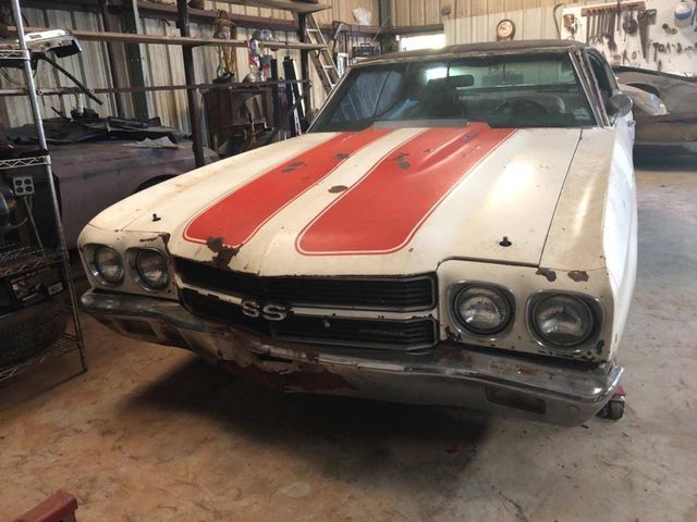 1970 White Chevrolet Chevelle Coupe