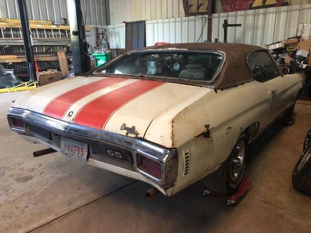 1970 White Chevrolet Chevelle Coupe