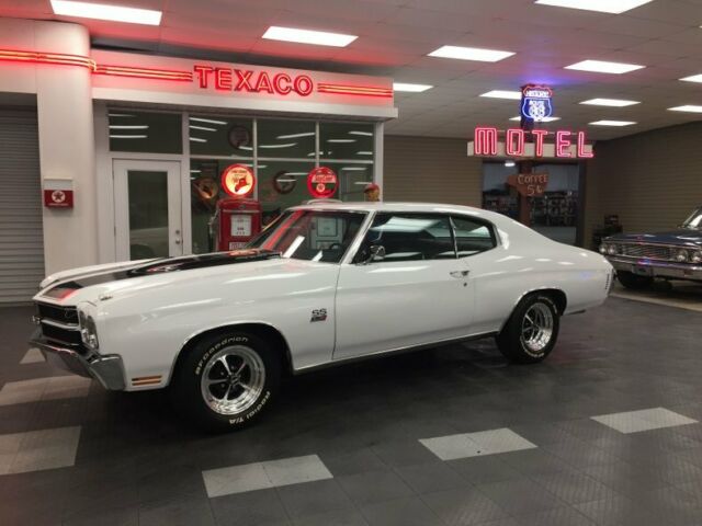 1970 White Chevrolet Chevelle