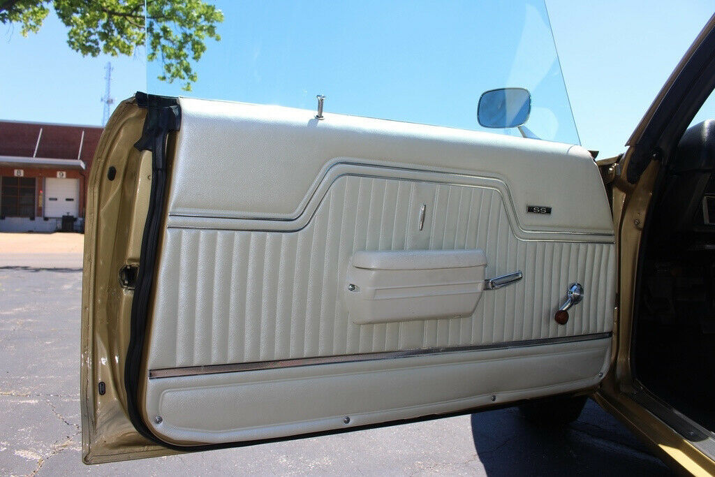 1970 Gold Chevrolet Chevelle Coupe