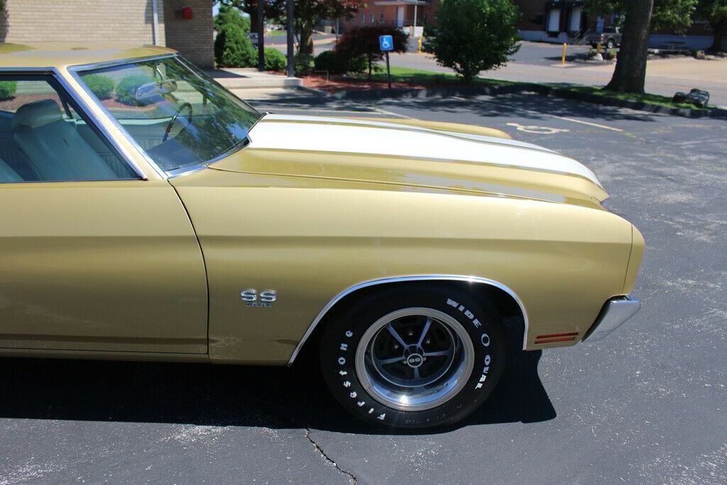 1970 Gold Chevrolet Chevelle Coupe