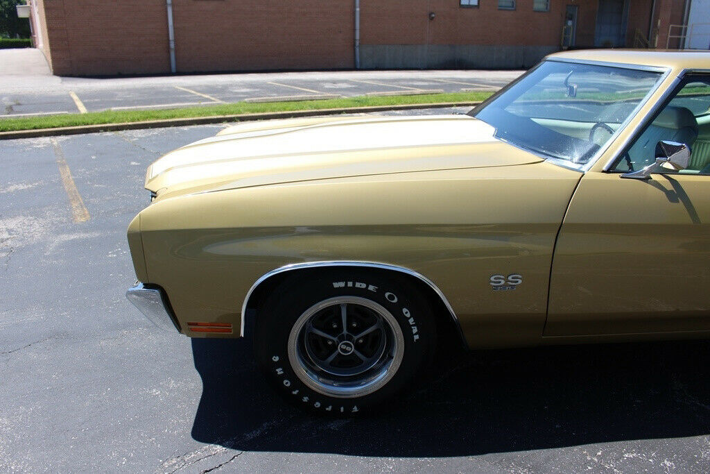 1970 Gold Chevrolet Chevelle Coupe
