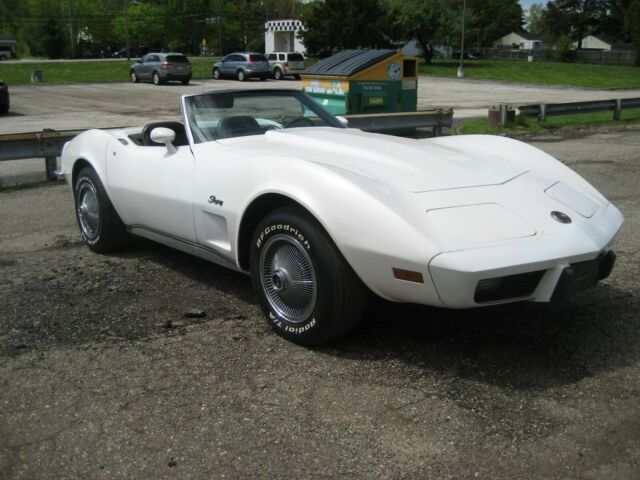 1970 White Chevrolet Corvette Convertible