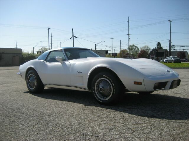 1970 White Chevrolet Corvette Convertible