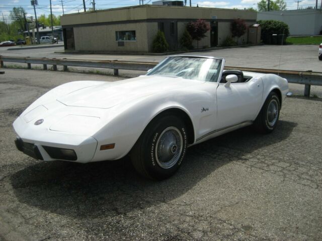 1970 White Chevrolet Corvette Convertible