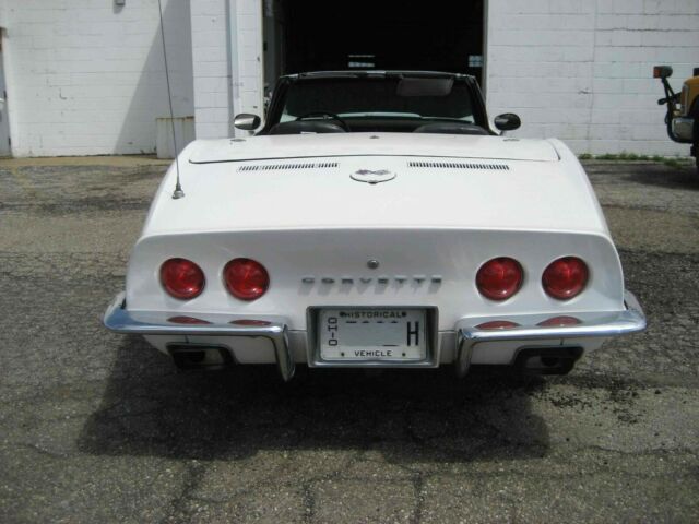 1970 White Chevrolet Corvette Convertible