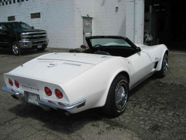 1970 White Chevrolet Corvette Convertible