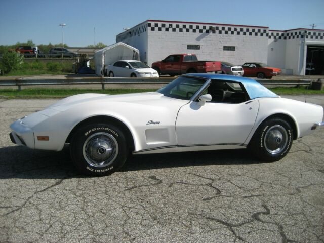 1970 White Chevrolet Corvette Convertible