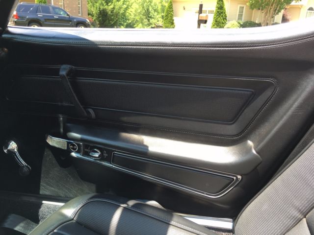 1970 White Chevrolet Corvette Convertible