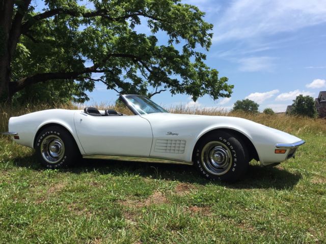 1970 White Chevrolet Corvette Convertible