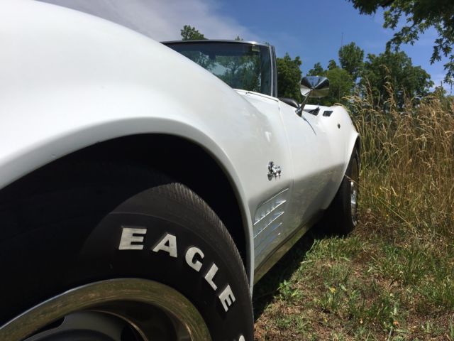 1970 White Chevrolet Corvette Convertible