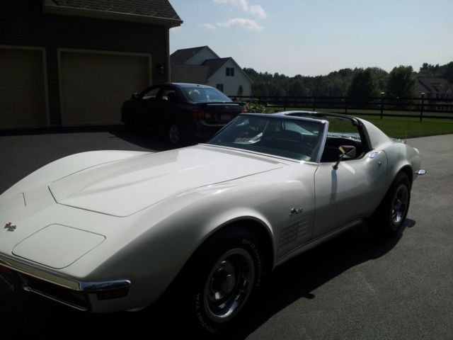 1970 White Chevrolet Corvette Coupe