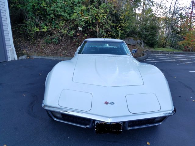 1970 White Chevrolet Corvette Coupe