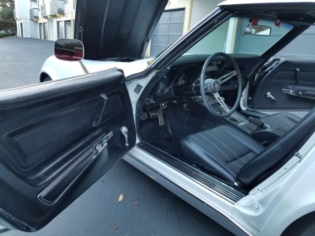 1970 White Chevrolet Corvette Coupe