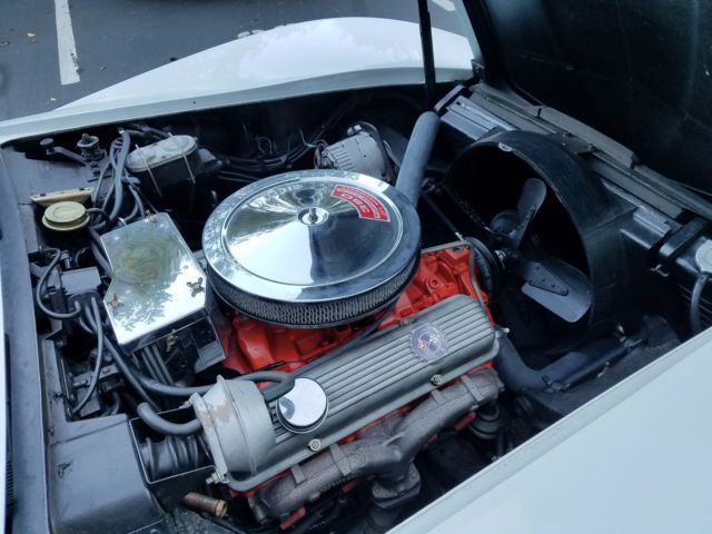 1970 White Chevrolet Corvette Coupe