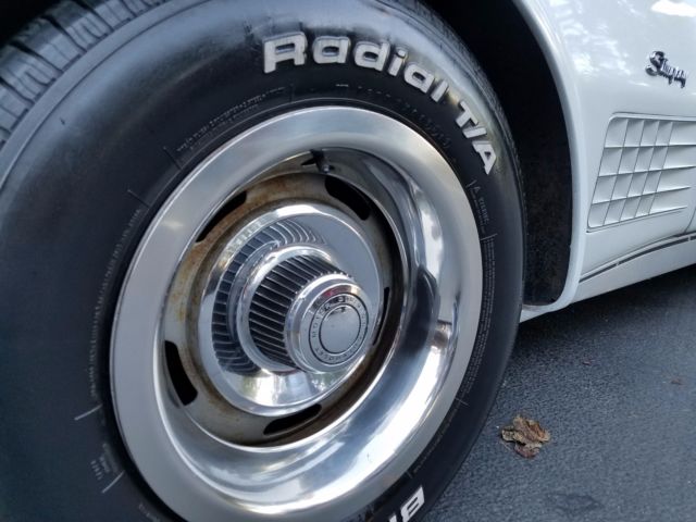 1970 White Chevrolet Corvette Coupe