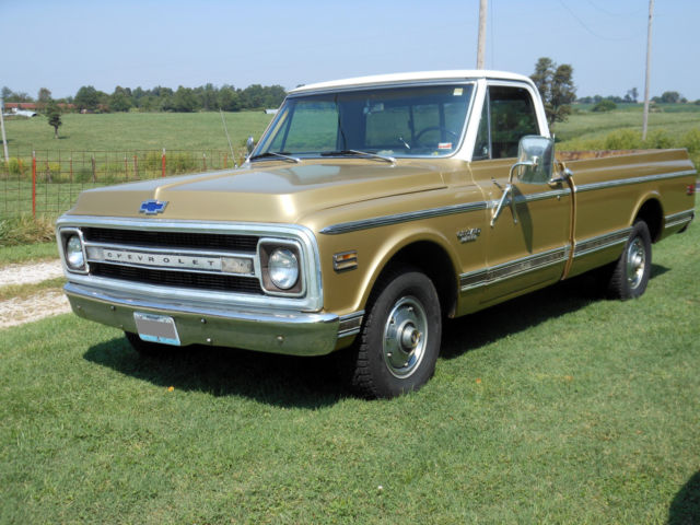 1970 Gold/White Chevrolet C-10 Longbed