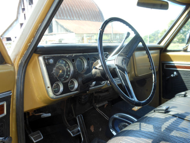 1970 Gold/White Chevrolet C-10 Longbed