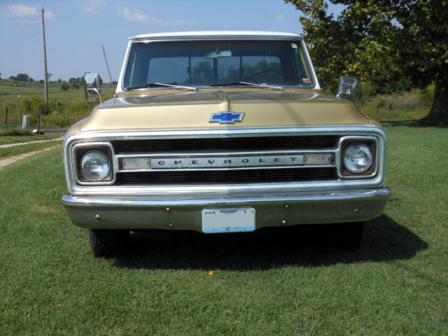 1970 Gold/White Chevrolet C-10 Longbed