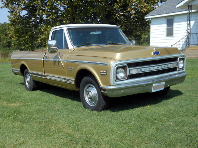 1970 Gold/White Chevrolet C-10 Longbed