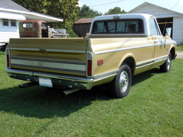 1970 Gold/White Chevrolet C-10 Longbed