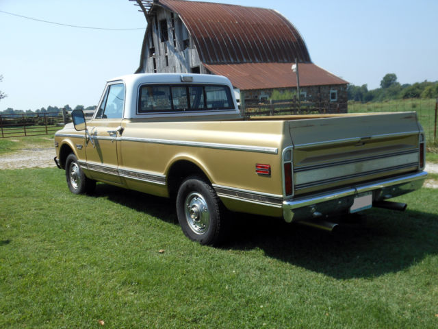 1970 Gold/White Chevrolet C-10 Longbed