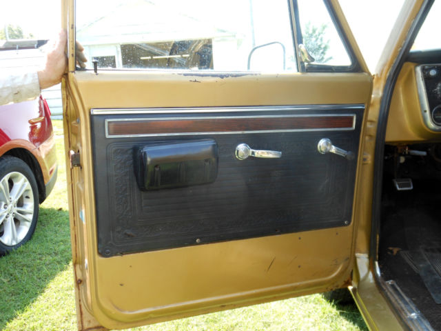 1970 Gold/White Chevrolet C-10 Longbed