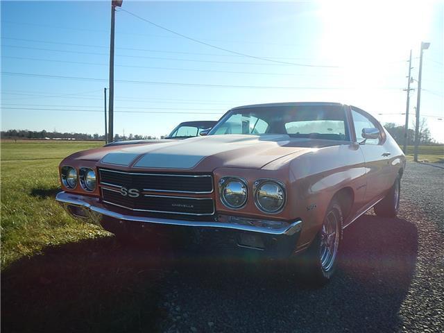 1970 Orange Chevrolet Malibu --