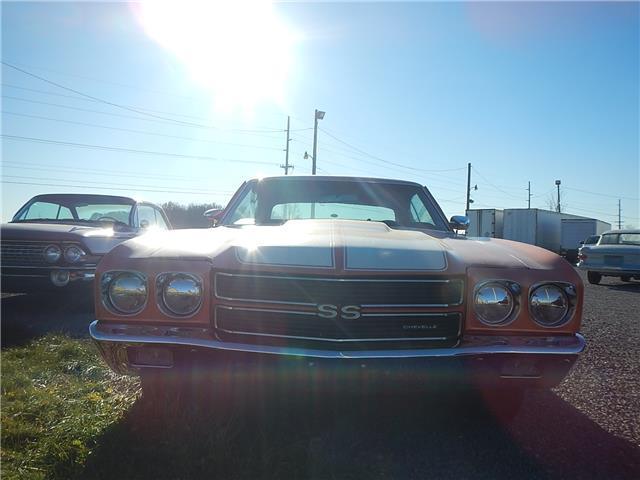 1970 Orange Chevrolet Malibu --