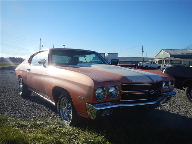 1970 Orange Chevrolet Malibu --