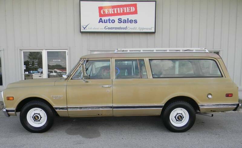 1970 Gold Chevrolet Suburban SUV