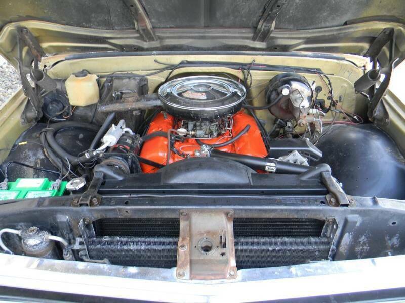 1970 Gold Chevrolet Suburban SUV