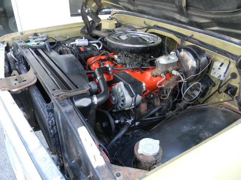 1970 Gold Chevrolet Suburban SUV