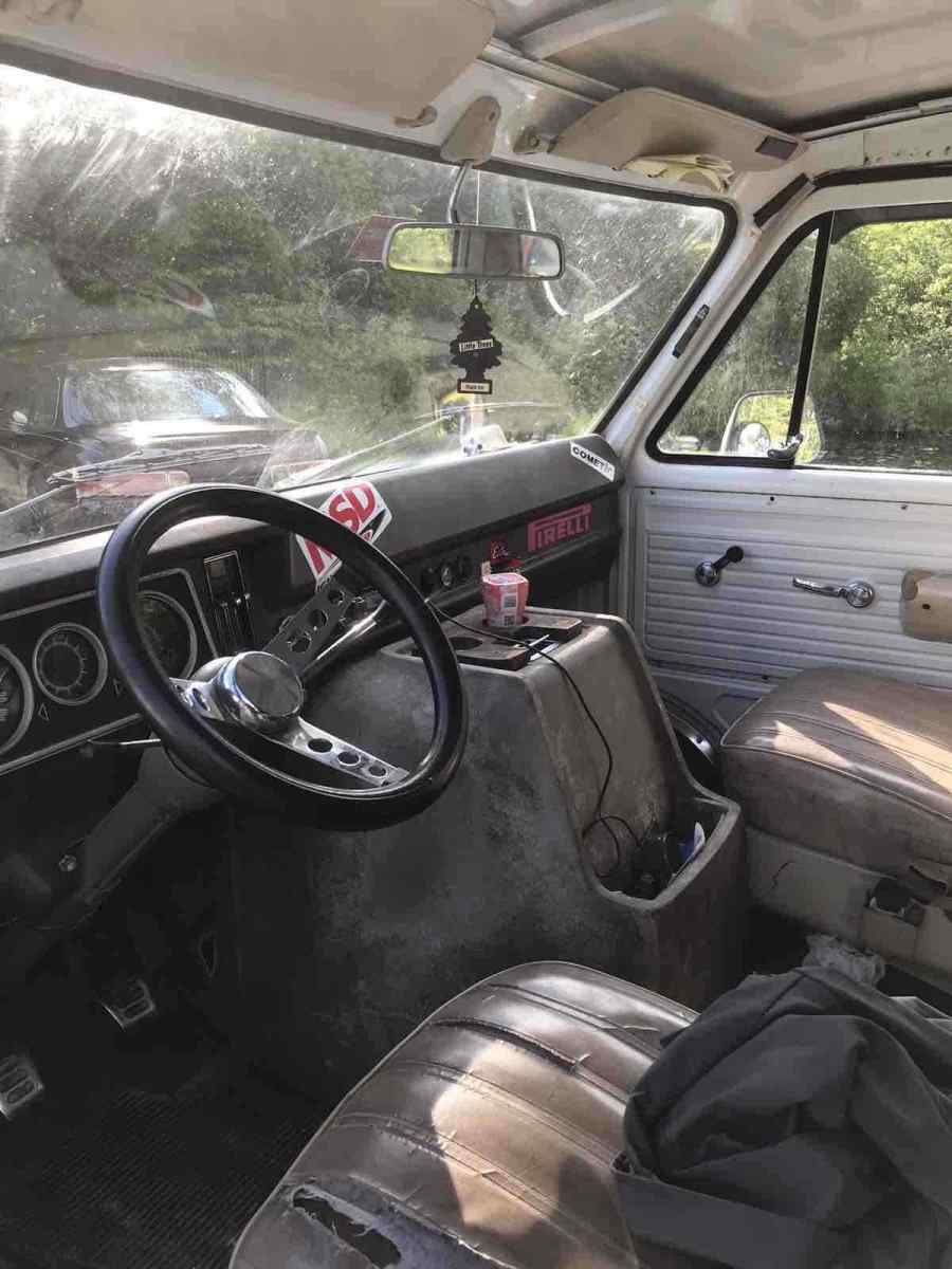 1970 White Chevrolet Van Van