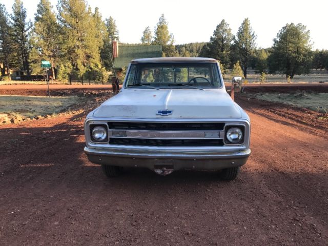 1970 White Chevrolet C-10 Picup