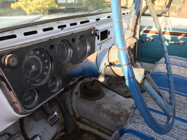 1970 White Chevrolet C-10 Picup