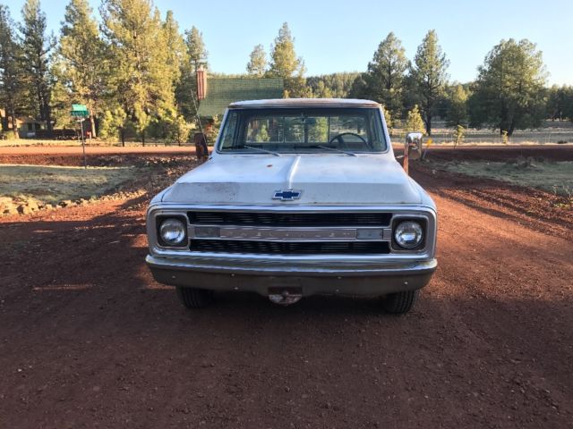 1970 White Chevrolet C-10 Picup