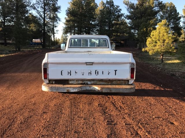 1970 White Chevrolet C-10 Picup