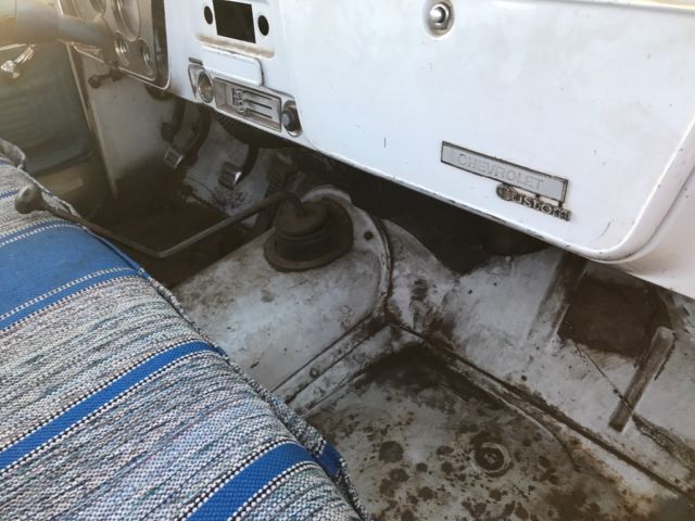 1970 White Chevrolet C-10 Picup