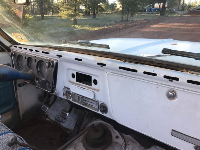 1970 White Chevrolet C-10 Picup