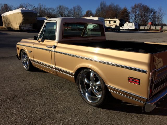 1970 Gold Chevrolet C-10