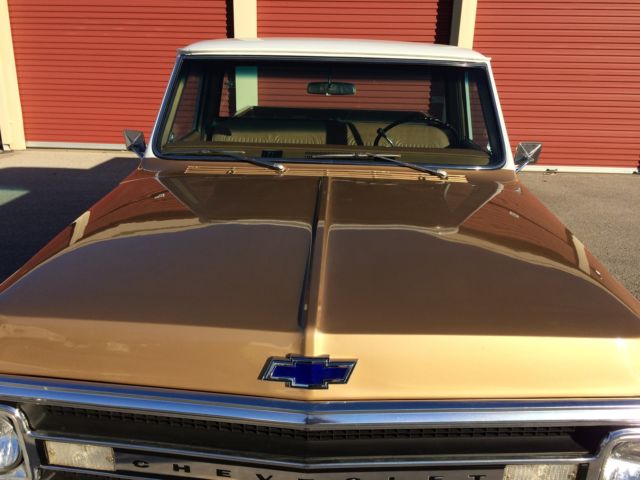 1970 Gold Chevrolet C-10