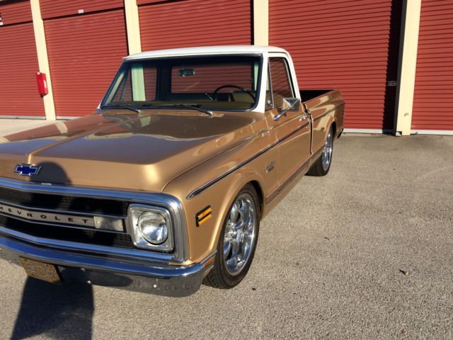 1970 Gold Chevrolet C-10