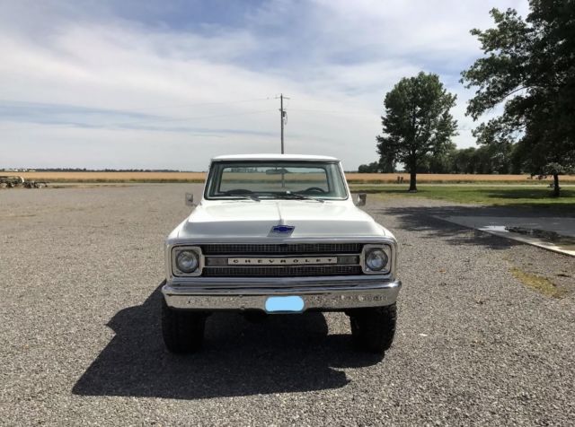1970 White Chevrolet C-10 pick up
